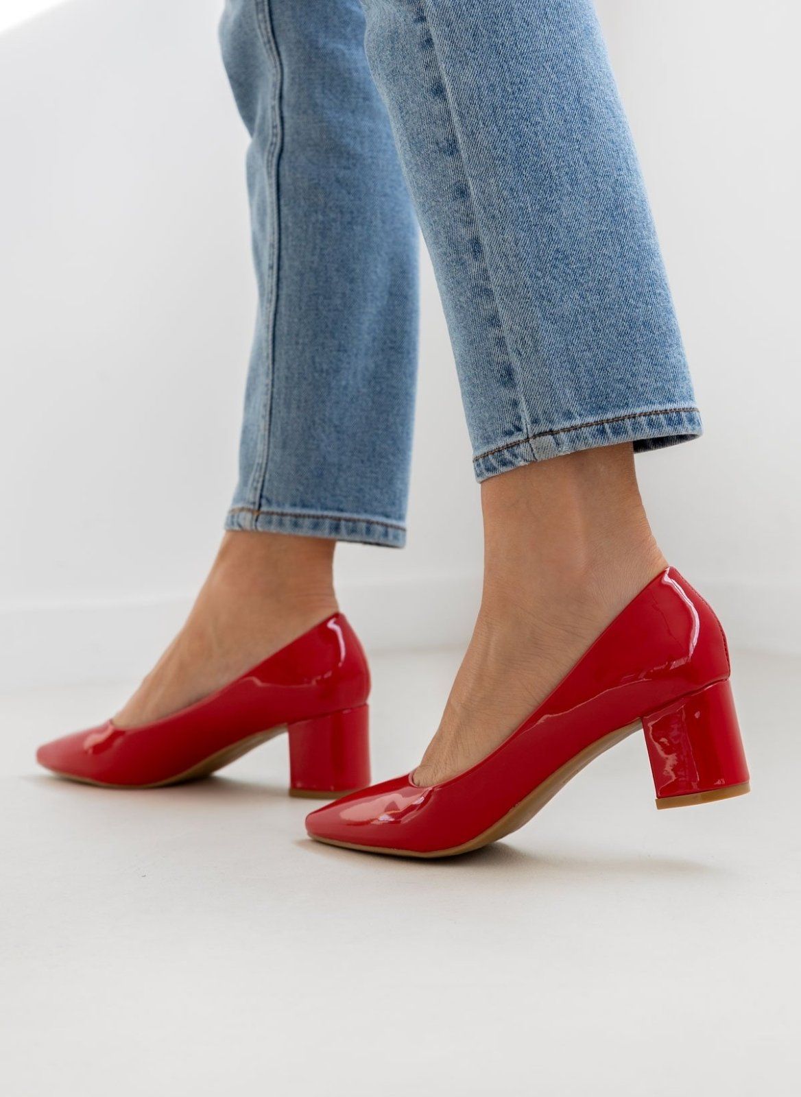 Γόβες λουστρίνι μυτερές - Κόκκινο - thefashionproject.gr - GIVANA