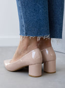 Γόβες λουστρίνι μυτερές - Μπεζ - thefashionproject.gr - GIVANA