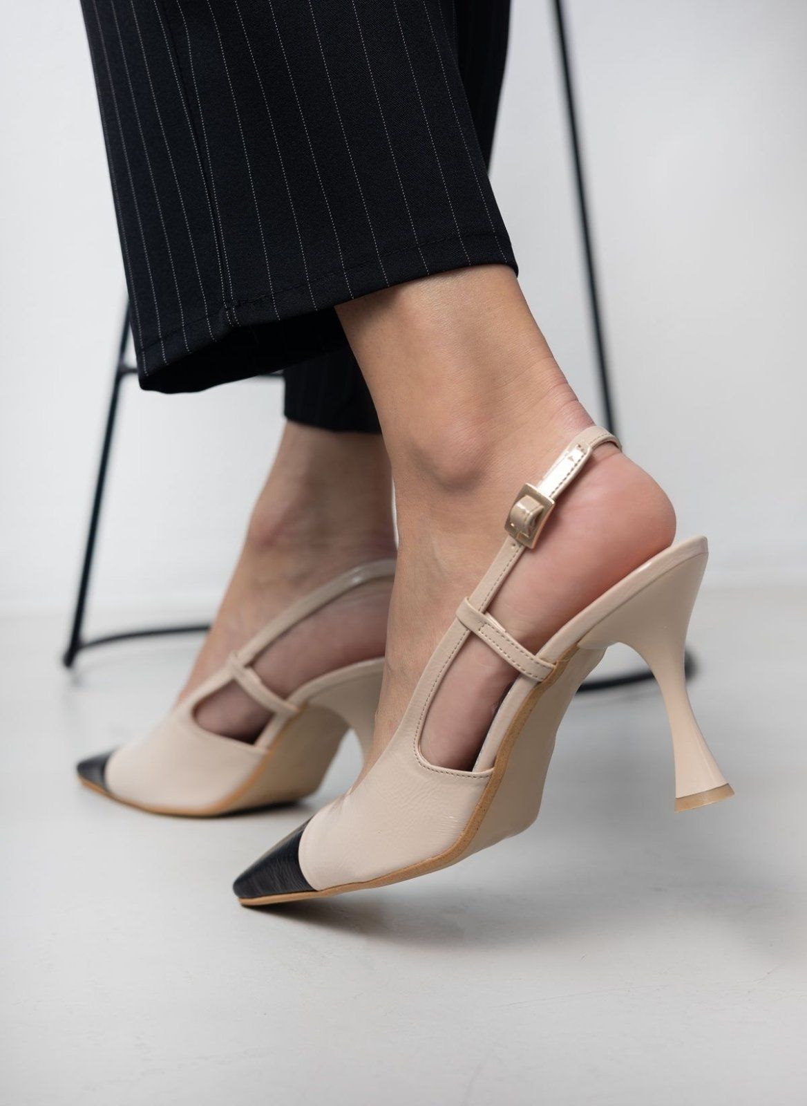 Γόβες λουστρίνι μυτερές TFP - Nude - thefashionproject.gr - TFP