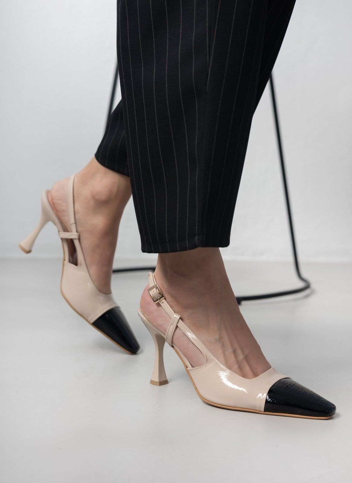 Γόβες λουστρίνι μυτερές TFP - Nude - thefashionproject.gr - TFP