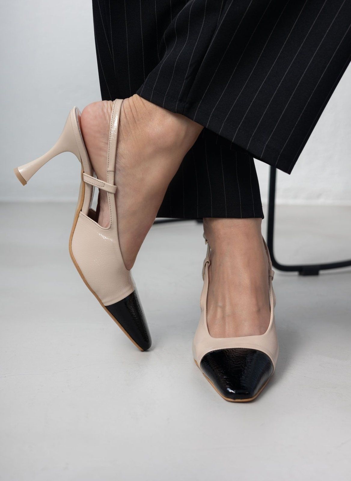 Γόβες λουστρίνι μυτερές TFP - Nude - thefashionproject.gr - TFP