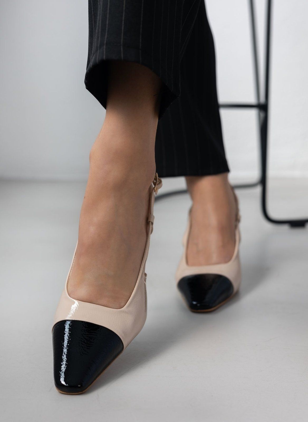 Γόβες λουστρίνι μυτερές TFP - Nude - thefashionproject.gr - TFP
