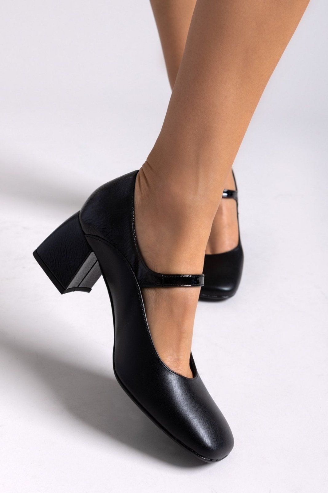 Γόβες Mary Janes με λουστρίνι TFP - Μαύρο - thefashionproject.gr - TFP