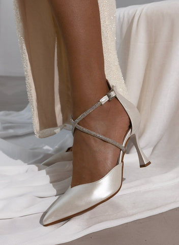 Γόβες με crossover λουράκια TFP - Λευκό - thefashionproject.gr - TFP