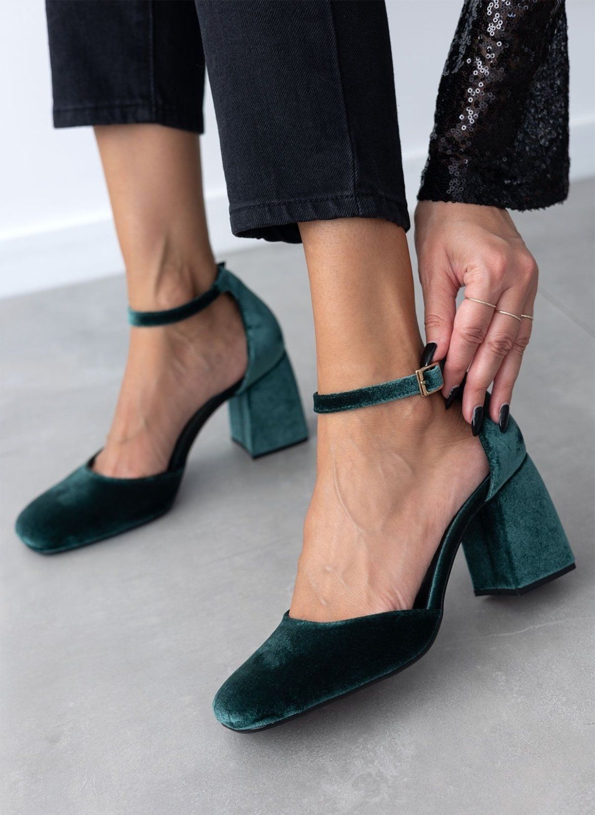 Γόβες με μπαρέτα velvet TFP - Κυπαρισσί - thefashionproject.gr - TFP