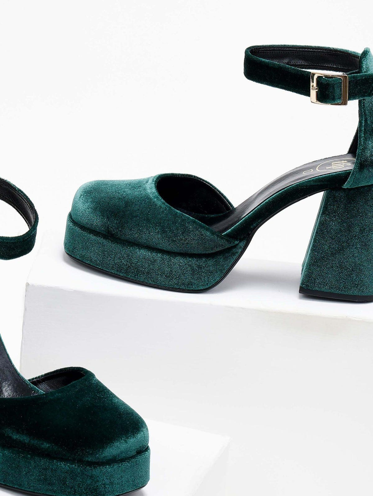 Γόβες με μπαρέτα velvet TFP - Κυπαρισσί - thefashionproject.gr - TFP