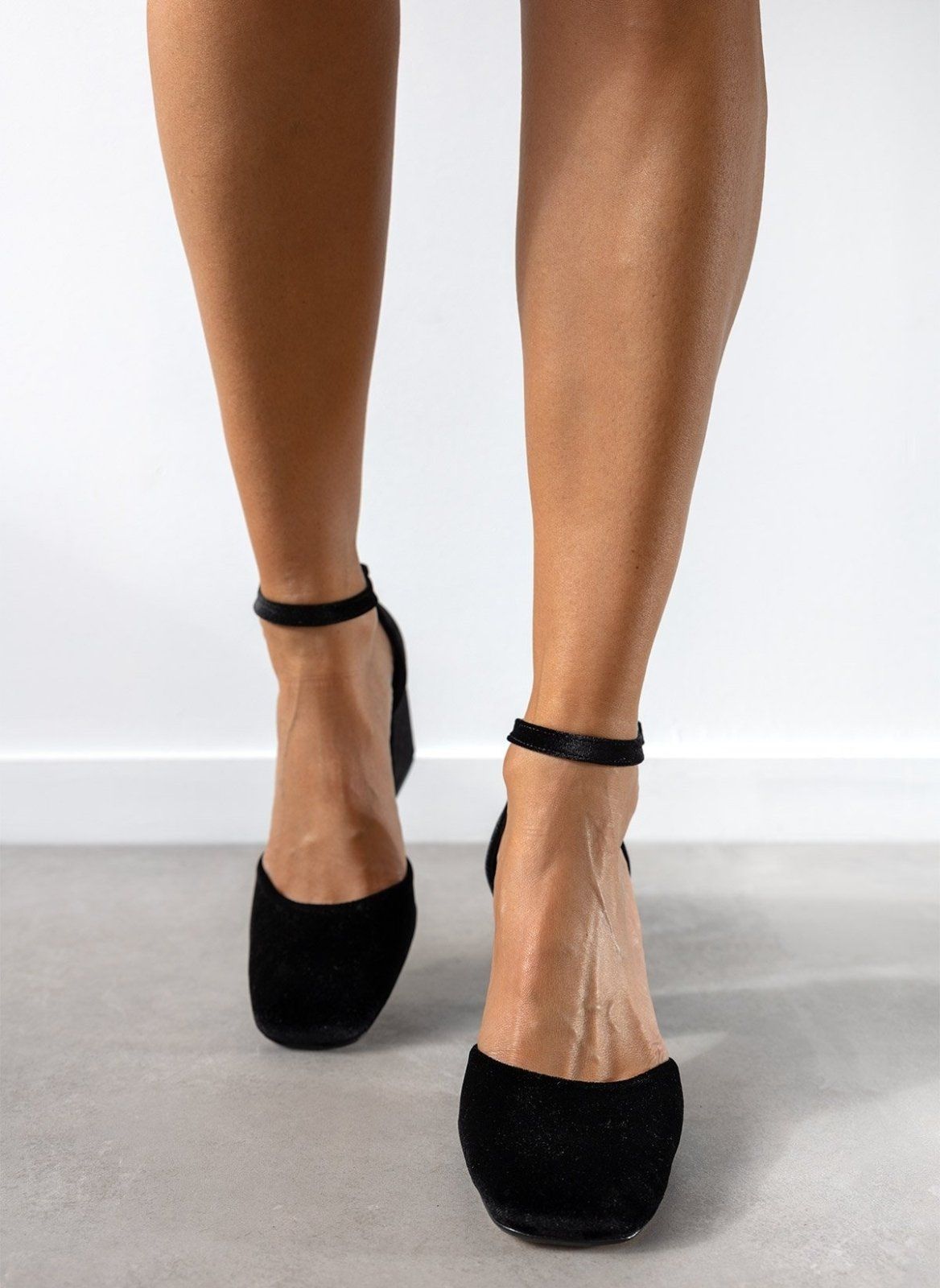 Γόβες με μπαρέτα velvet TFP - Μαύρο - thefashionproject.gr - TFP