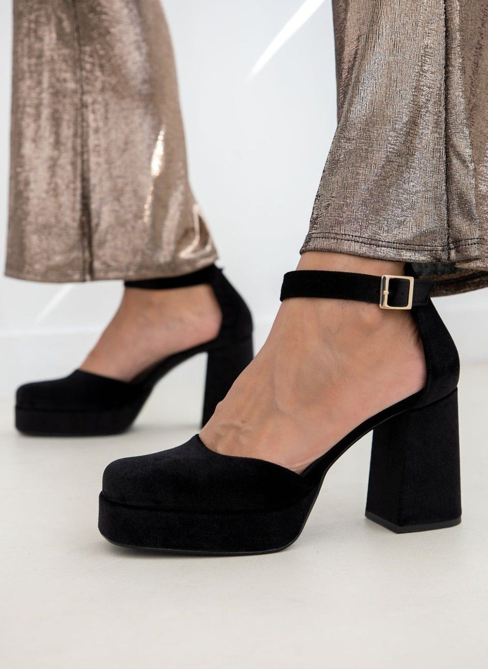Γόβες με μπαρέτα velvet TFP - Μαύρο - thefashionproject.gr - TFP