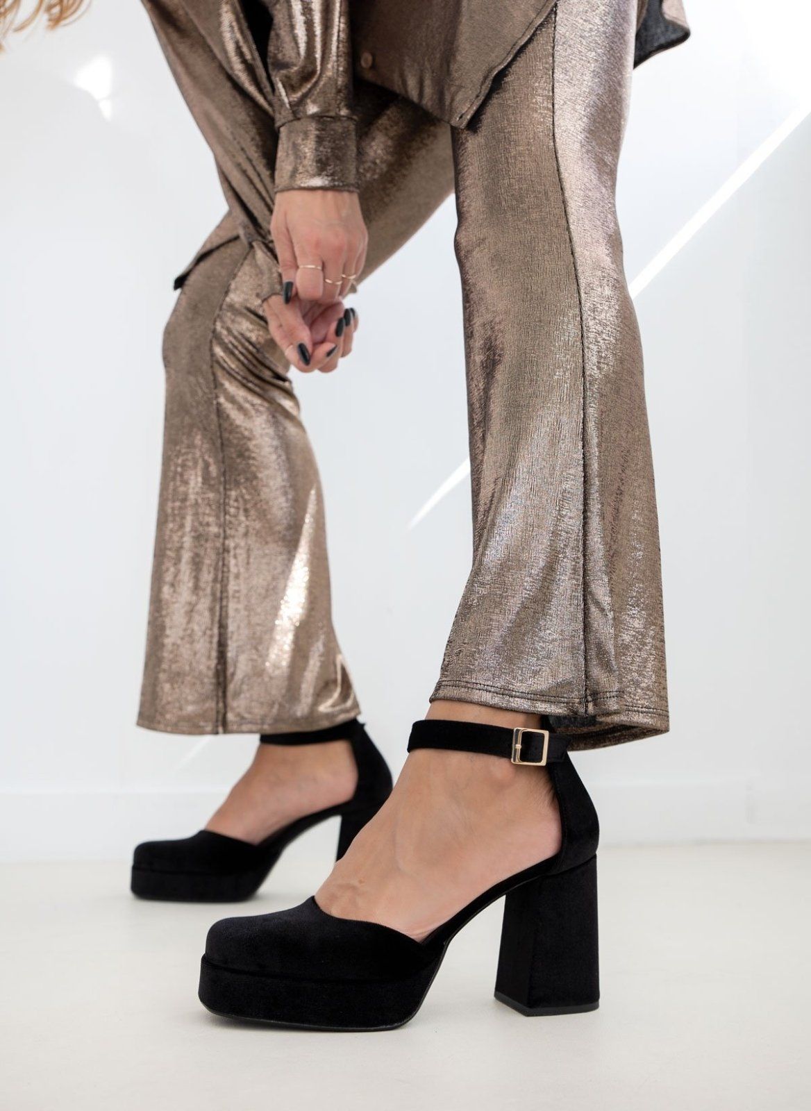Γόβες με μπαρέτα velvet TFP - Μαύρο - thefashionproject.gr - TFP