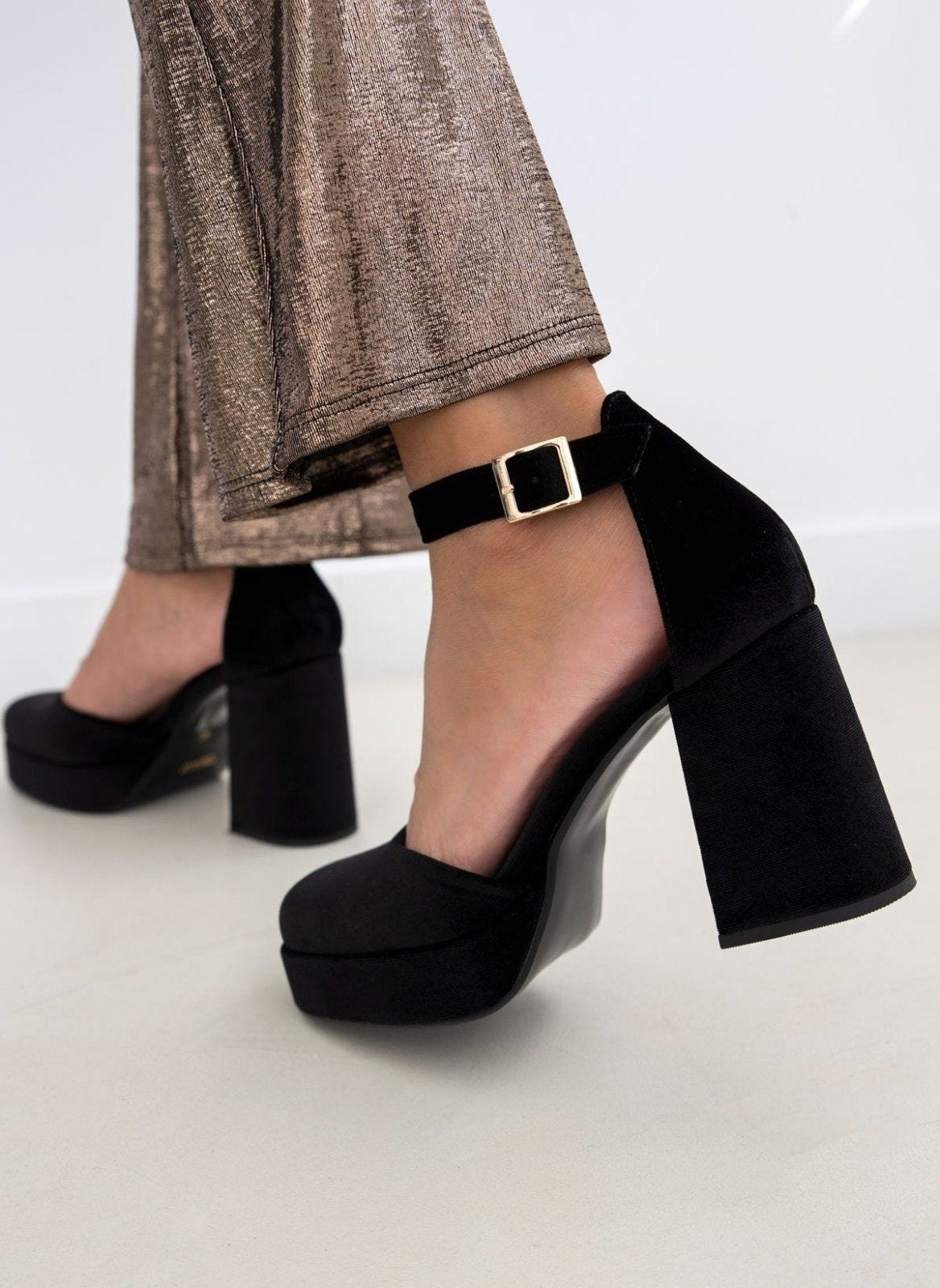 Γόβες με μπαρέτα velvet TFP - Μαύρο - thefashionproject.gr - TFP