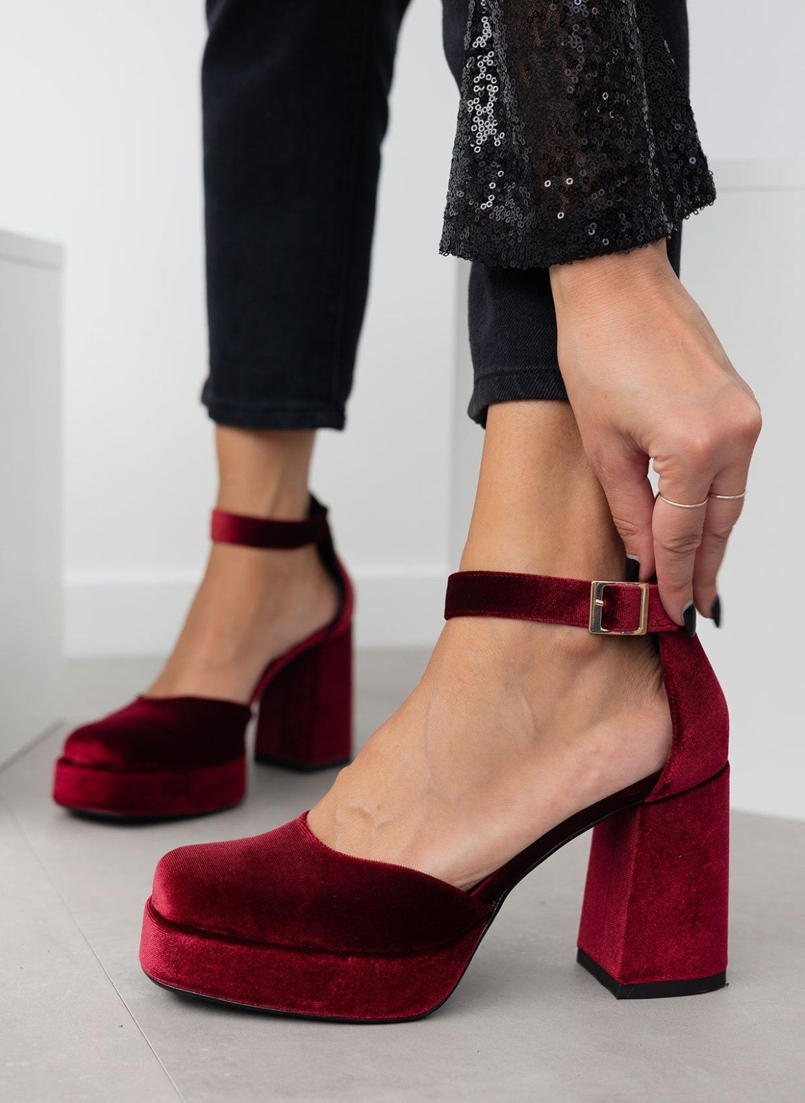 Γόβες με μπαρέτα velvet TFP - Μπορντό - thefashionproject.gr - TFP