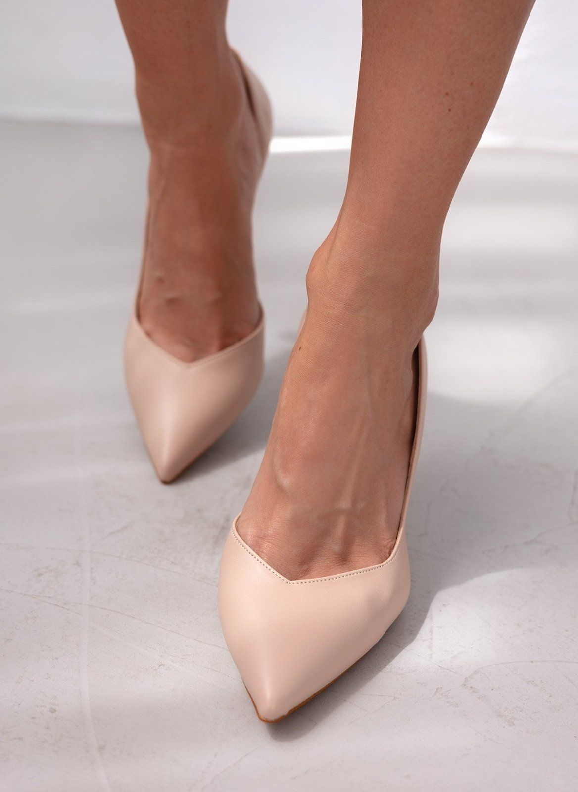 Γόβες μυτερές με άνοιγμα TFP - Nude - thefashionproject.gr - TFP