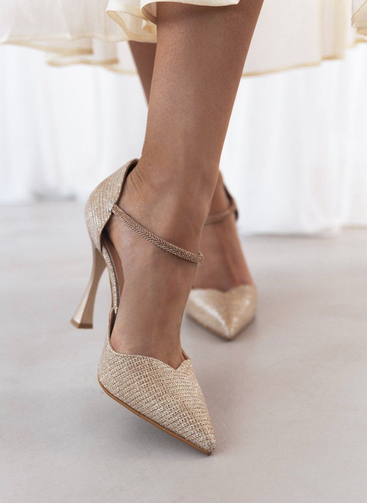 Γόβες μυτερές με στρας μπαρέτα TFP - Nude - thefashionproject.gr - TFP