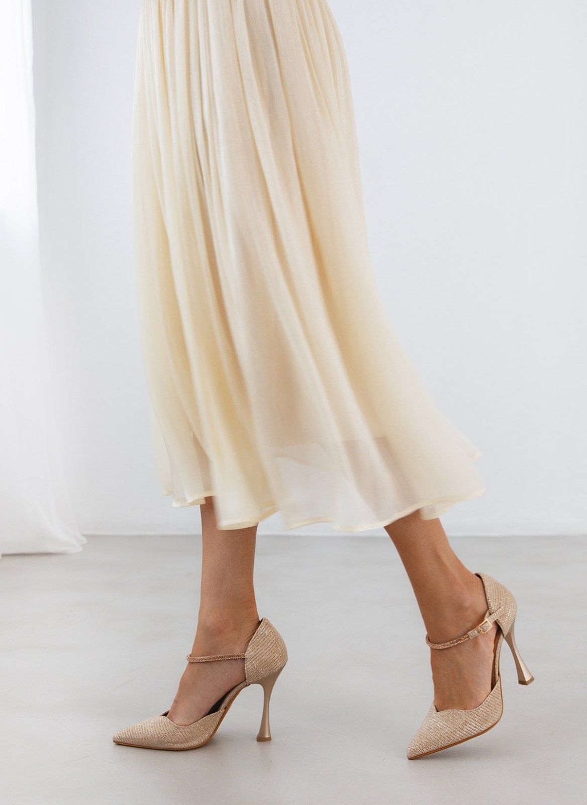 Γόβες μυτερές με στρας μπαρέτα TFP - Nude - thefashionproject.gr - TFP
