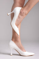 Γόβες μυτερές με v cut TFP - Λευκό Πέρλα - thefashionproject.gr - TFP