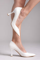 Γόβες μυτερές με v cut TFP - Λευκό Πέρλα - thefashionproject.gr - TFP