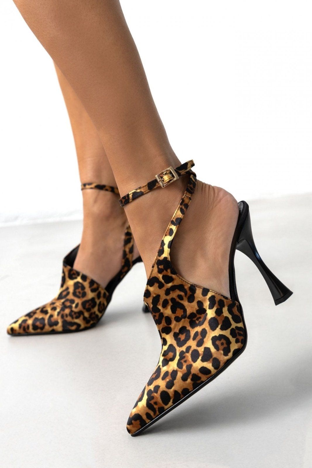 Γόβες μυτερές σατεν με μπαρέτα TFP - Leopard - thefashionproject.gr - TFP