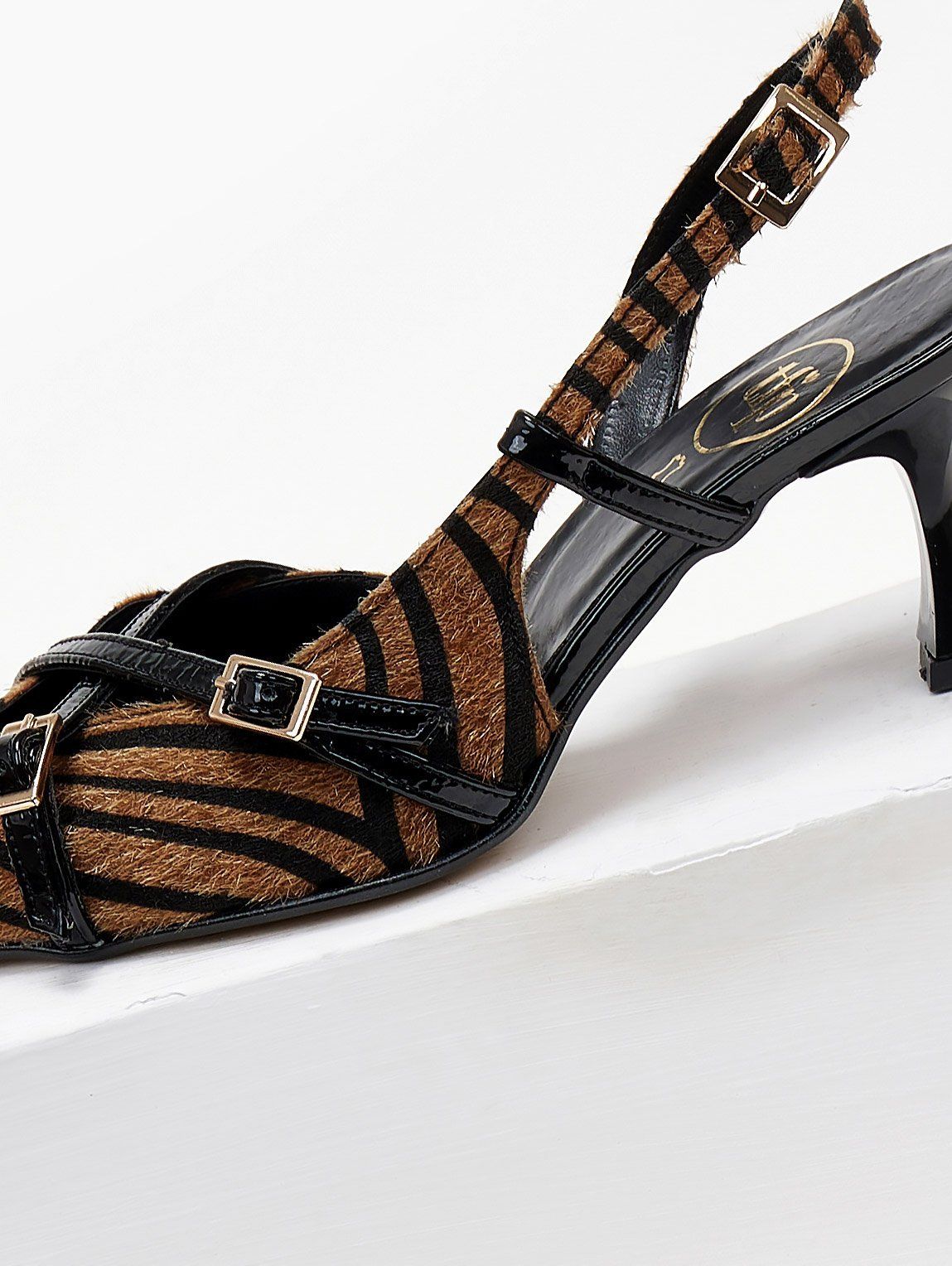 Γόβες μυτερές slingback από συνθετικό ponyskin TFP - Μαύρο/Μπεζ - thefashionproject.gr - TFP