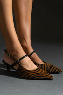 Γόβες μυτερές slingback από συνθετικό ponyskin TFP - Μαύρο/Μπεζ - thefashionproject.gr - TFP
