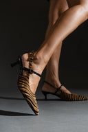 Γόβες μυτερές slingback από συνθετικό ponyskin TFP - Μαύρο/Μπεζ - thefashionproject.gr - TFP