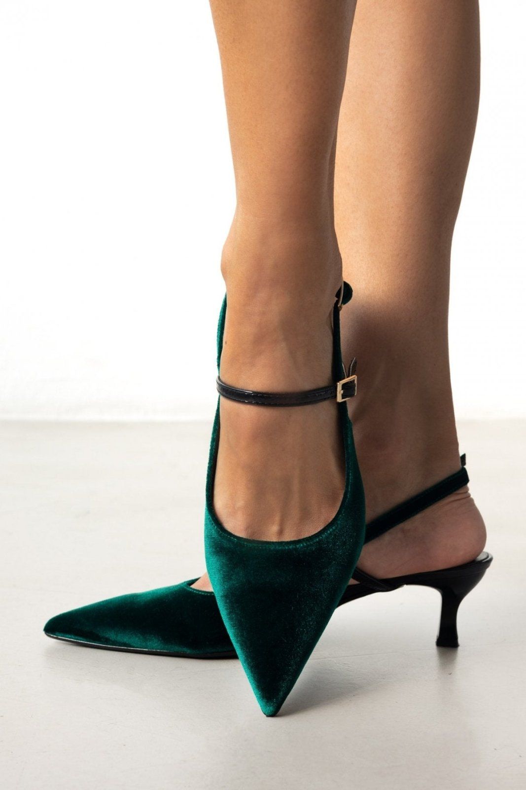 Γόβες μυτερές slingback από ύφασμα velvet TFP - Κυπαρισσί - thefashionproject.gr - TFP