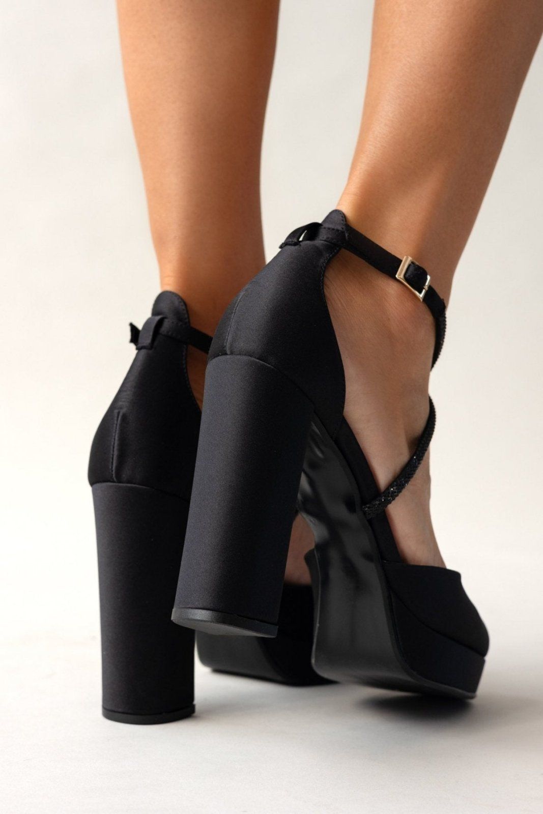 Γόβες σατέν με φιάπα και στρας TFP - Μαύρο - thefashionproject.gr - TFP