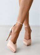 Γόβες σατέν μυτερές με λεπτή φιάπα TFP - Nude - thefashionproject.gr - TFP