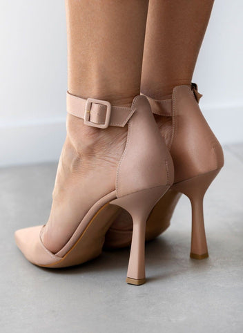 Γόβες σατέν μυτερές με μπαρέτα TFP - Nude - thefashionproject.gr - TFP