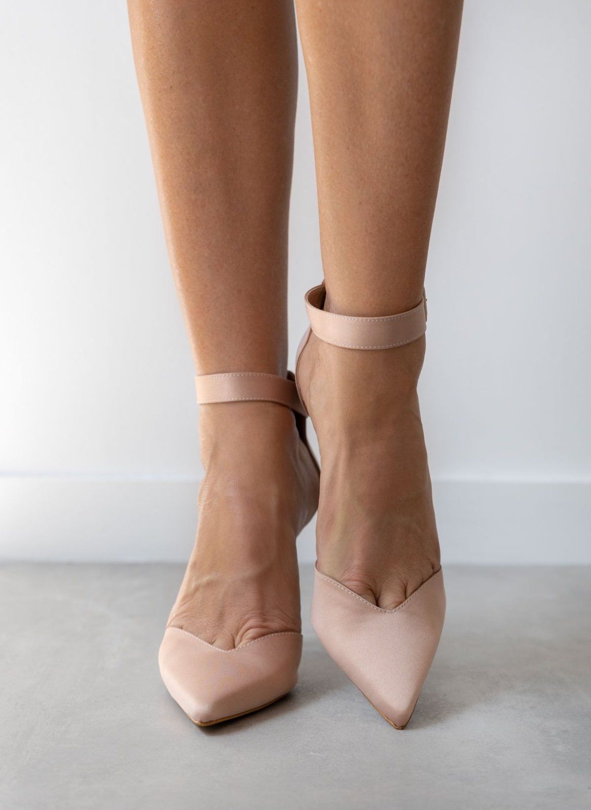 Γόβες σατέν μυτερές με μπαρέτα TFP - Nude - thefashionproject.gr - TFP