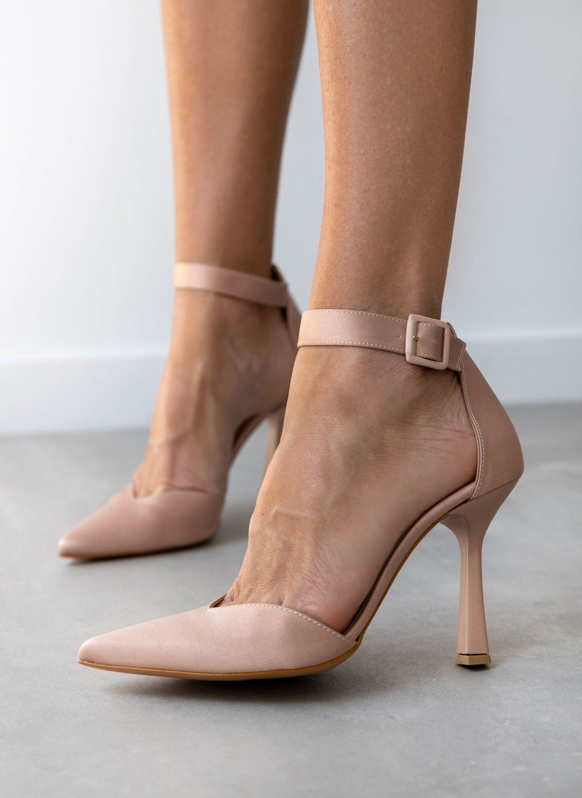 Γόβες σατέν μυτερές με μπαρέτα TFP - Nude - thefashionproject.gr - TFP