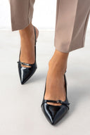 Γόβες slingback λουστρίνι με print TFP - Μαύρο - thefashionproject.gr - TFP