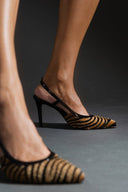 Γόβες Slingback μυτερές ponyskin TFP - Zebra - thefashionproject.gr - TFP