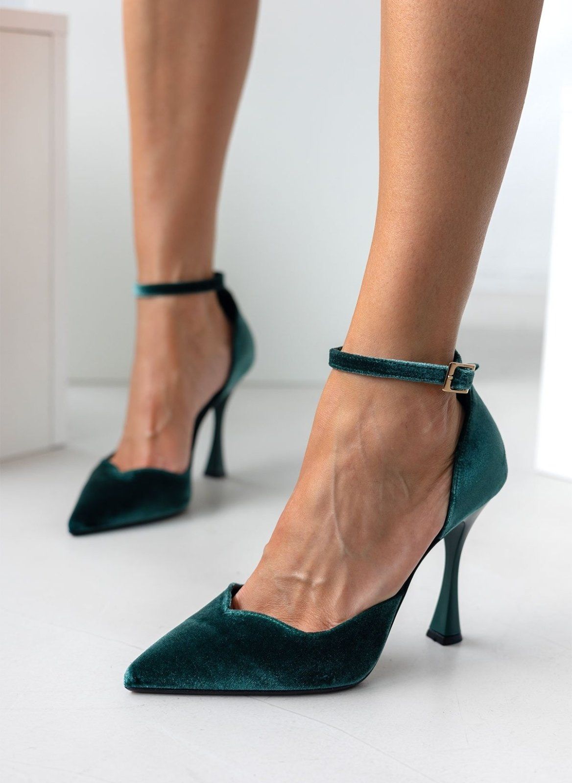Γόβες velvet με μπαρέτα TFP - Κυπαρισσί - thefashionproject.gr - TFP