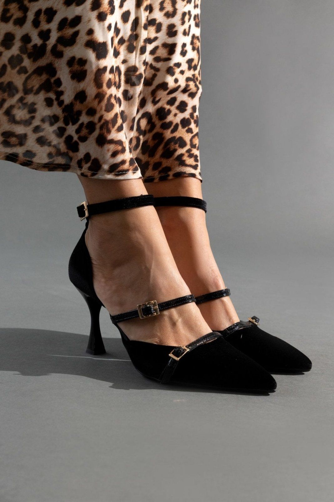 Γόβες velvet με μπαρέτα TFP - Μαύρο - thefashionproject.gr - TFP