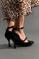Γόβες velvet με μπαρέτα TFP - Μαύρο - thefashionproject.gr - TFP