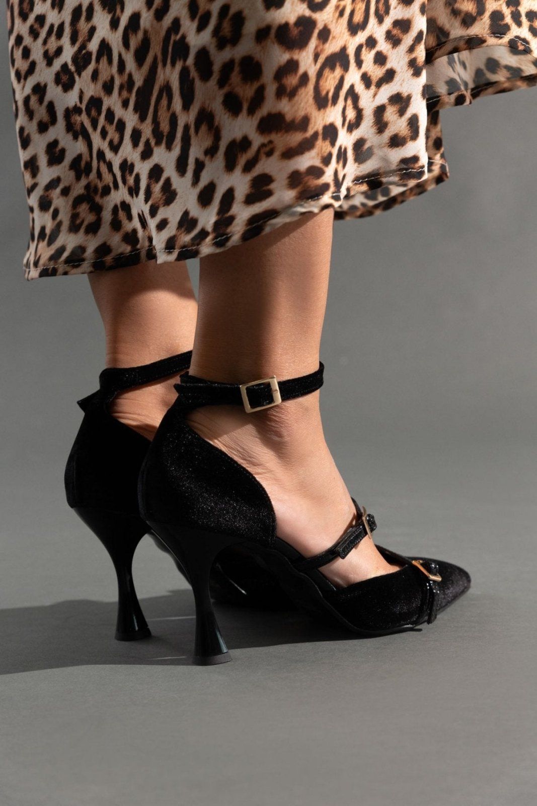 Γόβες velvet με μπαρέτα TFP - Μαύρο - thefashionproject.gr - TFP