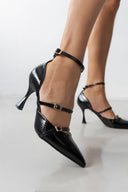 Γόβες μυτερές λουστρίνι με μπαρέτα TFP