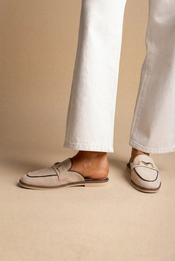 Ideal shoes - Loafer Mules Metal Detail - Taupe canvas