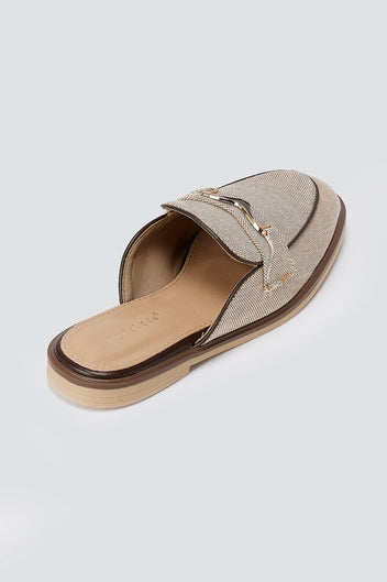 Ideal shoes - Loafer Mules Metal Detail - Taupe canvas