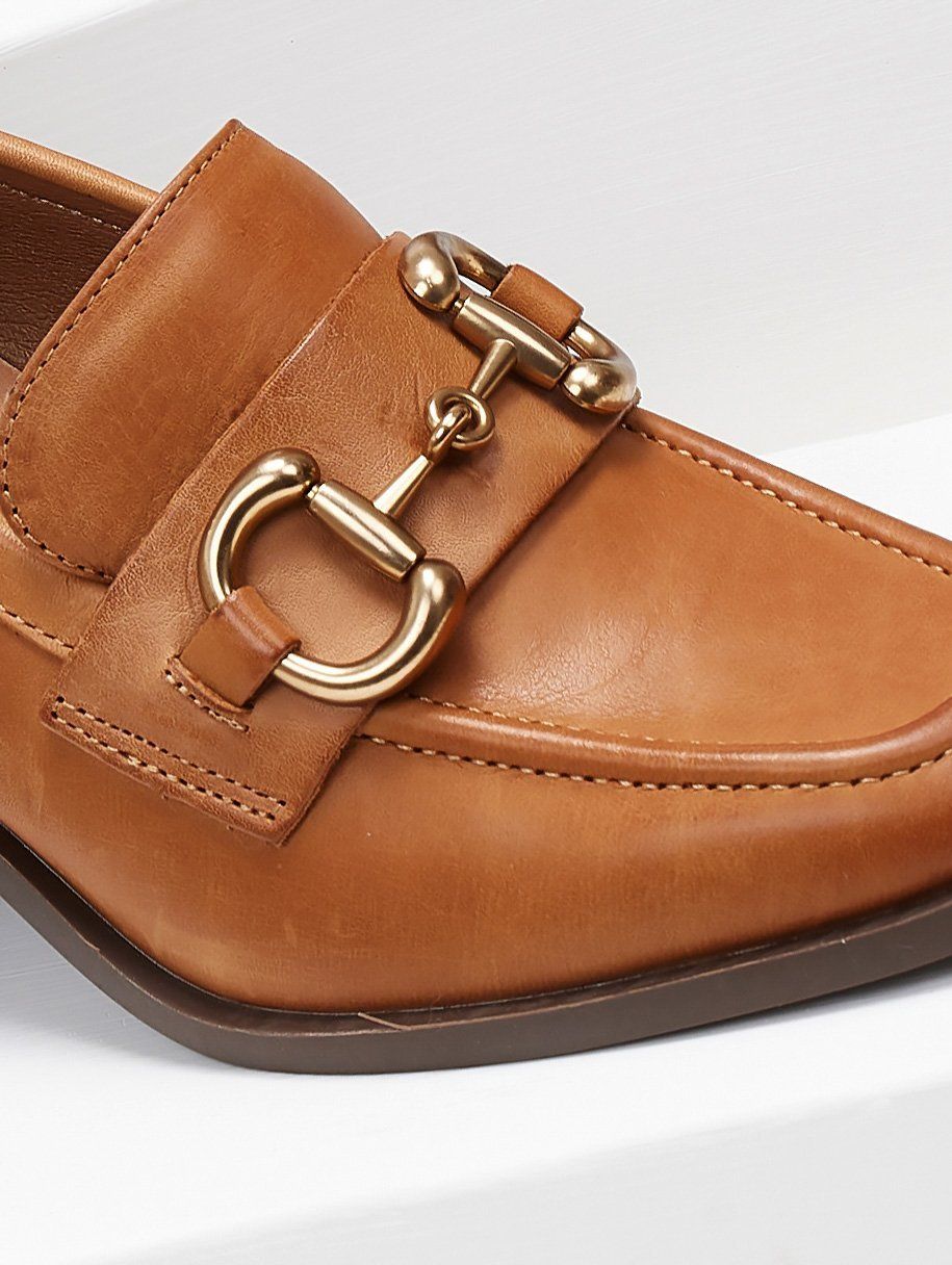 Loafers δερμάτινα με τακούνι Carmela 161127 - Κάμελ - thefashionproject.gr - CARMELA