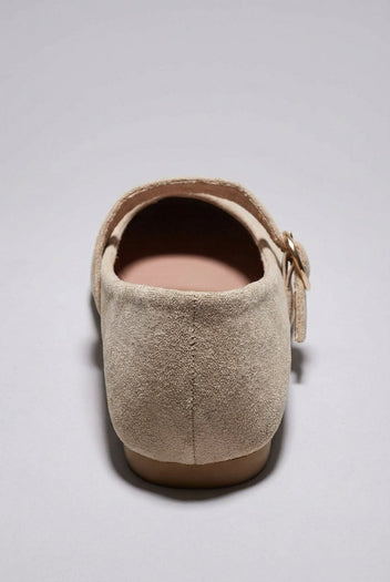 Ideal shoes - Mary Jane Ballet Flats With Buckle - Beige Suede