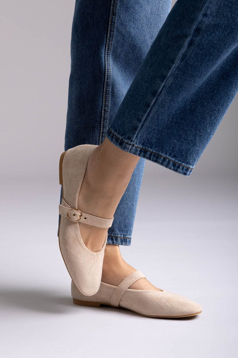 Ideal shoes - Mary Jane Ballet Flats With Buckle - Beige Suede