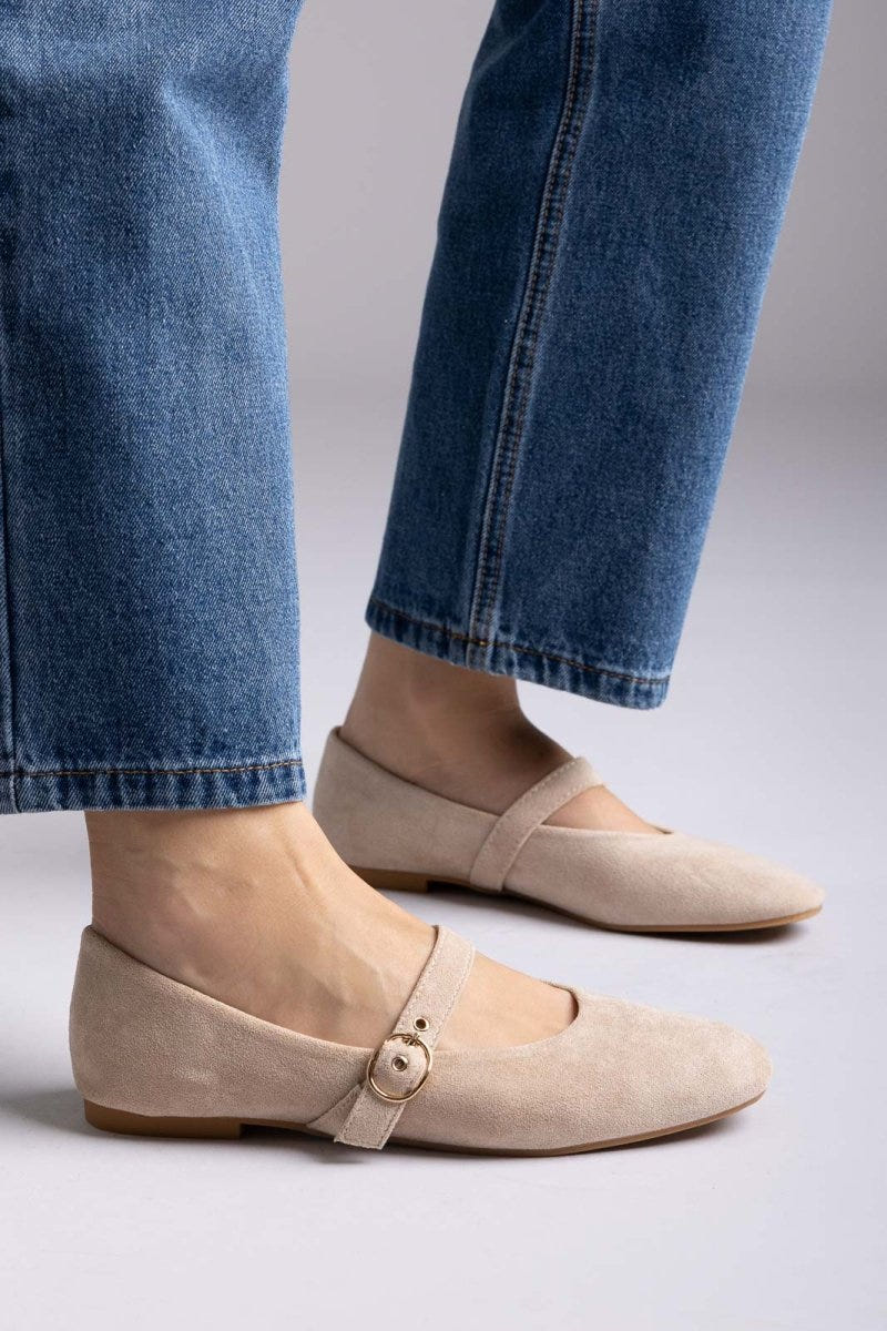 Ideal shoes - Mary Jane Ballet Flats With Buckle - Beige Suede