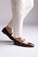 Ideal shoes - Mary Jane Ballet Flats With Buckle - Brown Matte