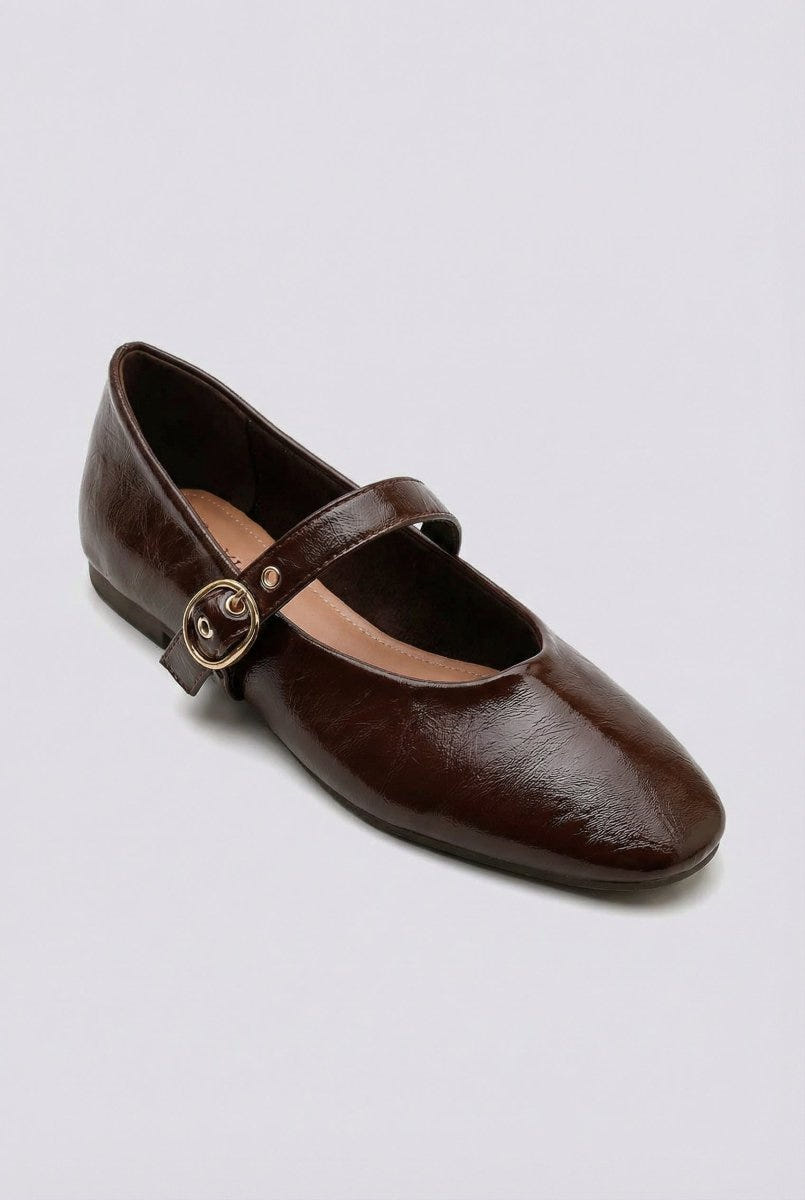 Ideal shoes - Mary Jane Ballet Flats With Buckle - Brown Matte