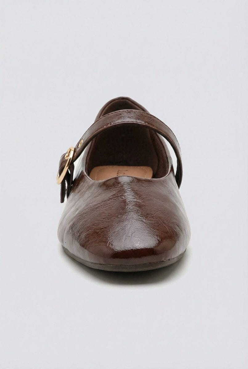 Ideal shoes - Mary Jane Ballet Flats With Buckle - Brown Matte