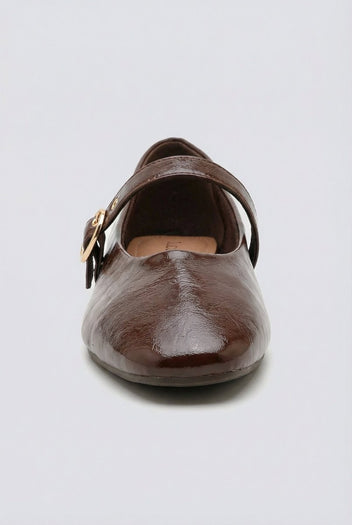 Ideal shoes - Mary Jane Ballet Flats With Buckle - Brown Matte