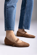 Ideal shoes - Mary Jane Ballet Flats With Buckle - Brown Suede