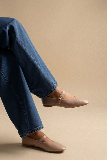 Ideal shoes - Mary Jane Ballet Flats With Buckle - Nude