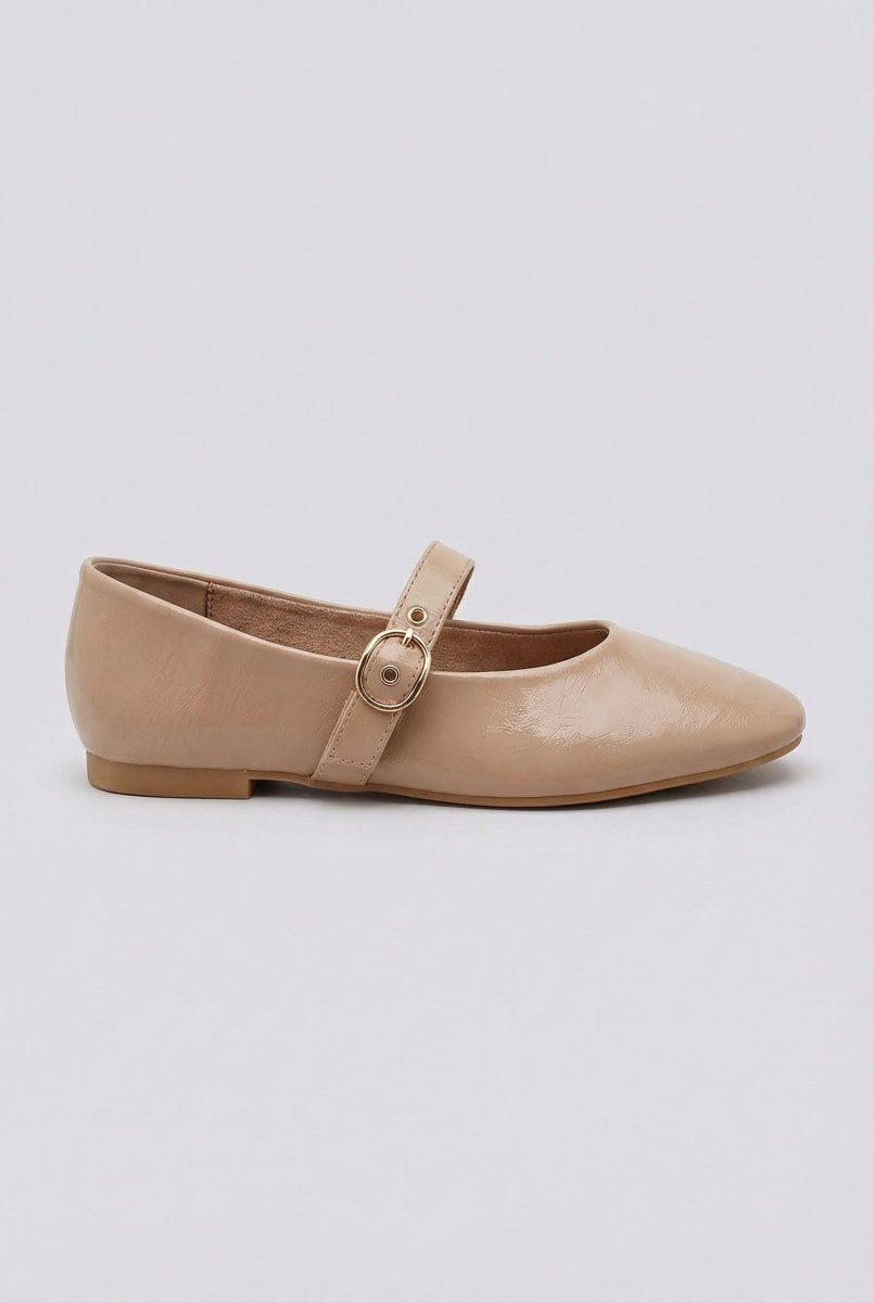 Ideal shoes - Mary Jane Ballet Flats With Buckle - Nude